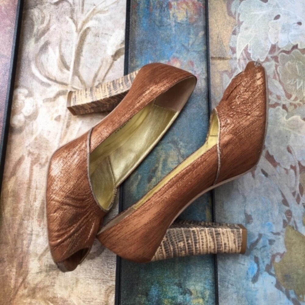 Cynthia Vincent Size 9 Mame Pump Heels (org. $348)